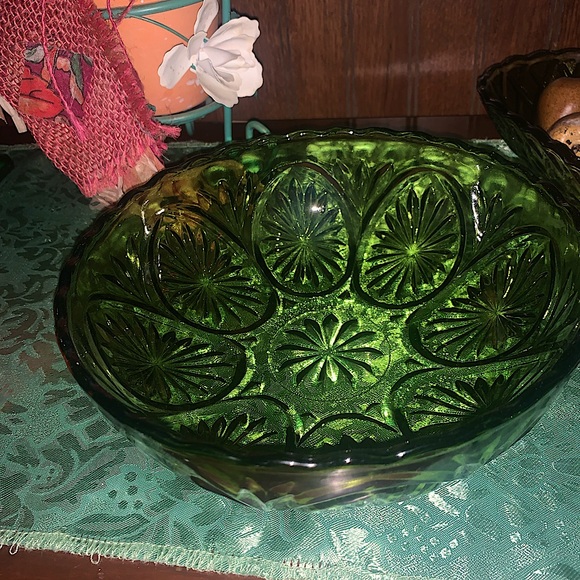Vintage Anchor Medallion Green Bowl - Picture 1 of 1